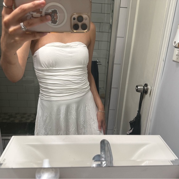 Elegant White Strapless Dress - Picture 1 of 3